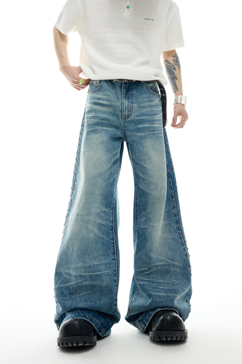 Used-Look-Denim mit Falten und Schlag