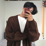 Locker gestrickte Strickjacke