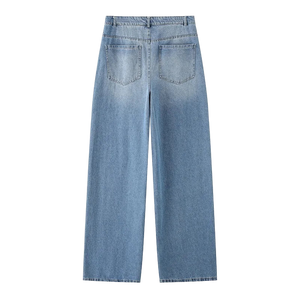 Make a statement with these distressed wide-leg cargo jeans, delivering a bold paint-splattered finish and an authentic vintage fit.