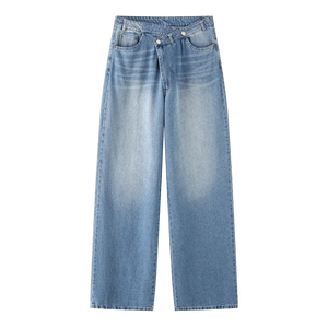 Make a statement with these distressed wide-leg cargo jeans, delivering a bold paint-splattered finish and an authentic vintage fit.