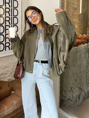Effortlessly chic and oversized black bomber jacket with sophisticated collar and epaulet details.