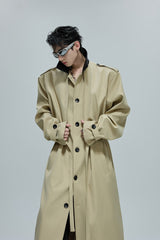 Dekonstruierter, gewebter Trenchcoat in Lagenoptik 