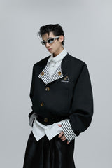 Gestreifte, kragenlose Jacke mit Lagenlook 