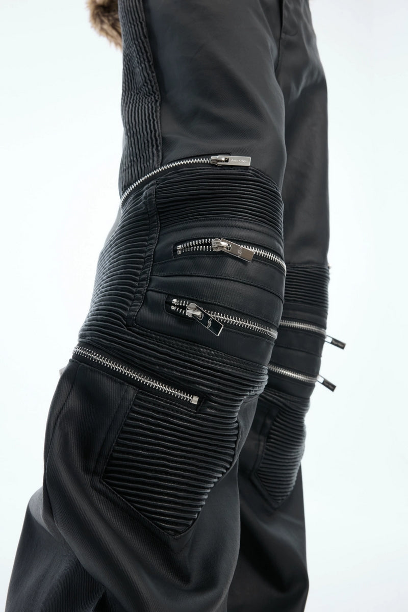 Lederhose mit hohem Bund, ausgestelltem Bein und Reißverschlusspanel 