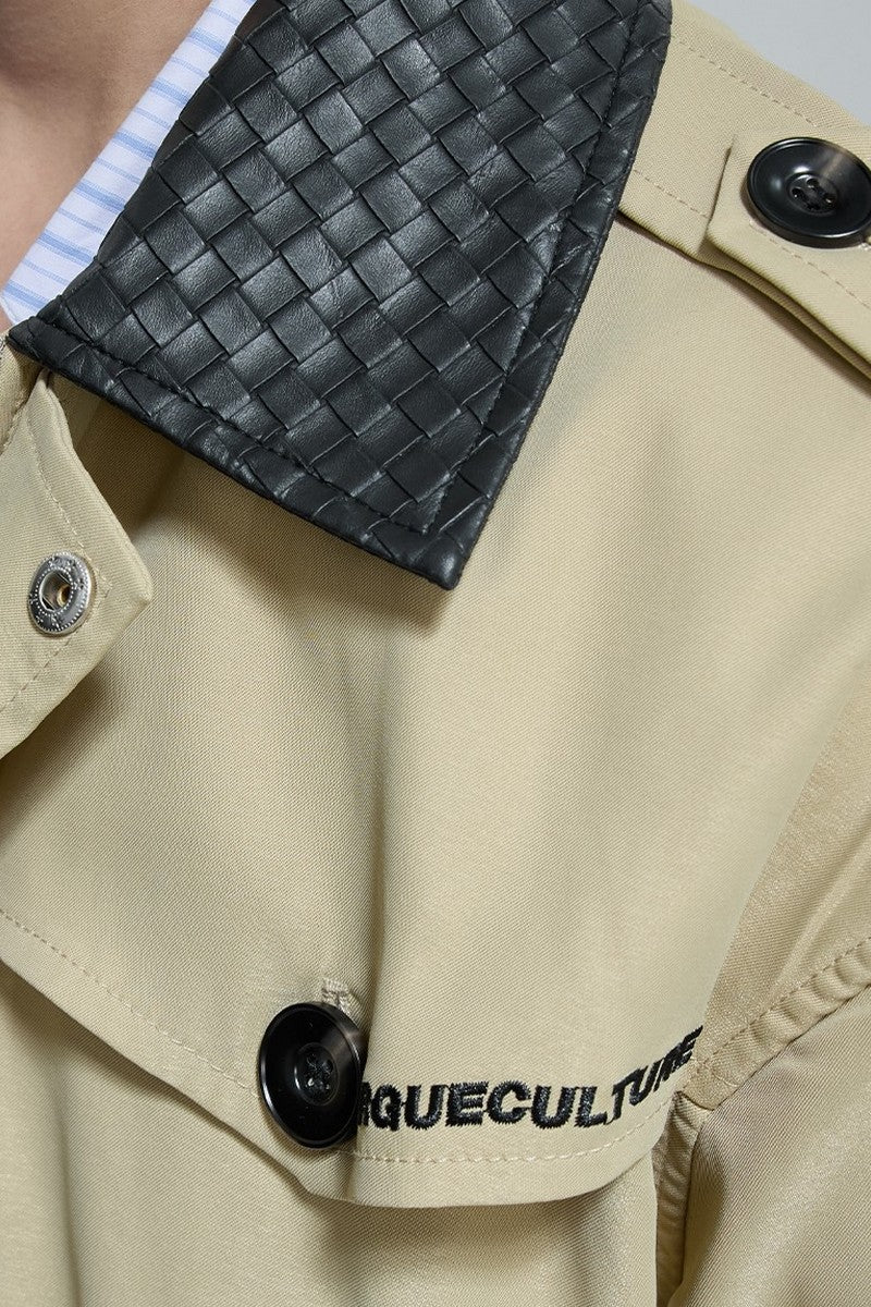 Kurze Trenchjacke aus gewebtem Leder 