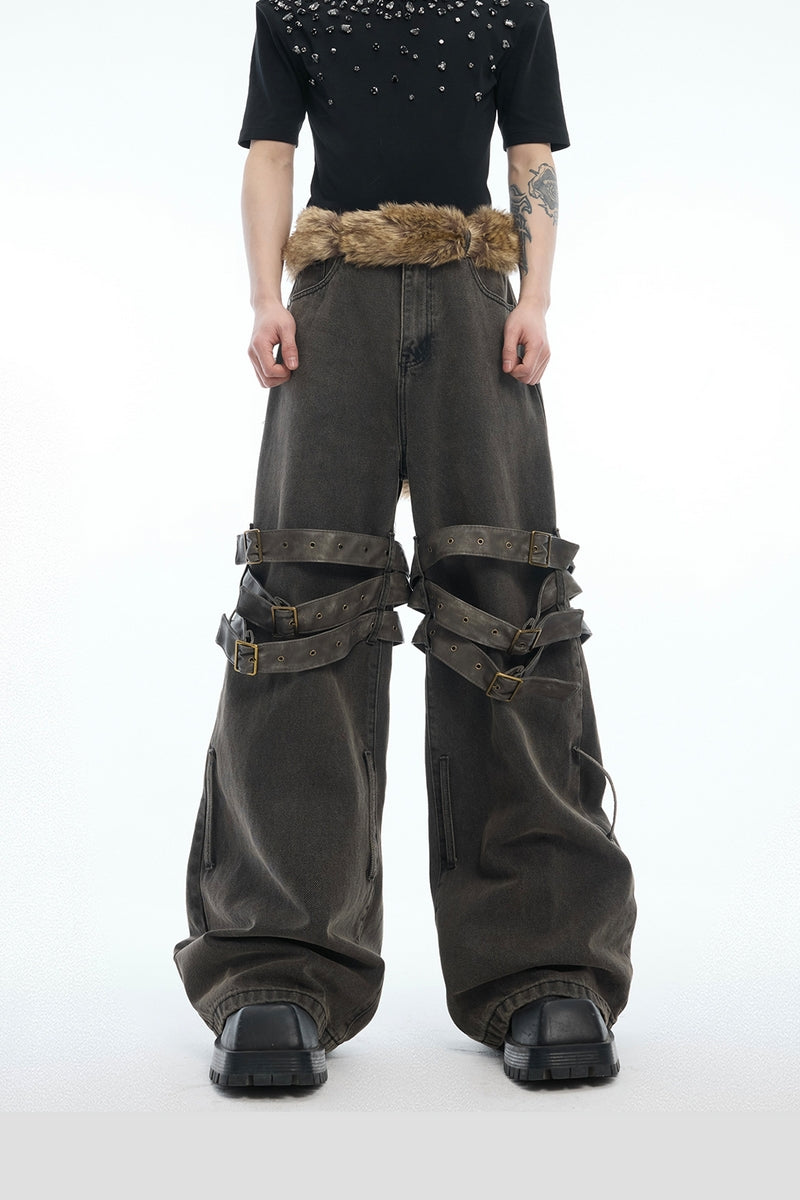 Gürtel, ausgestellte Jeans im Used-Look 