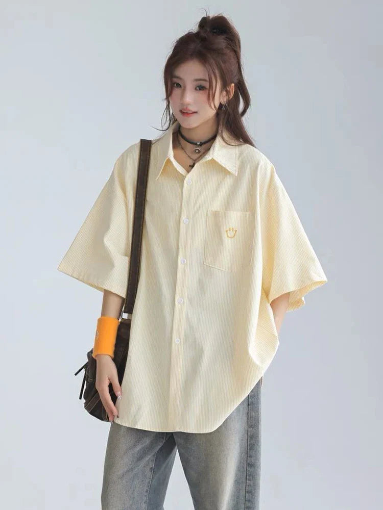 Chemise ample à rayures jaunes style streetwear vintage pour femme