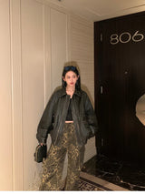Attraktive, braune Kunstlederjacke im Used-Look