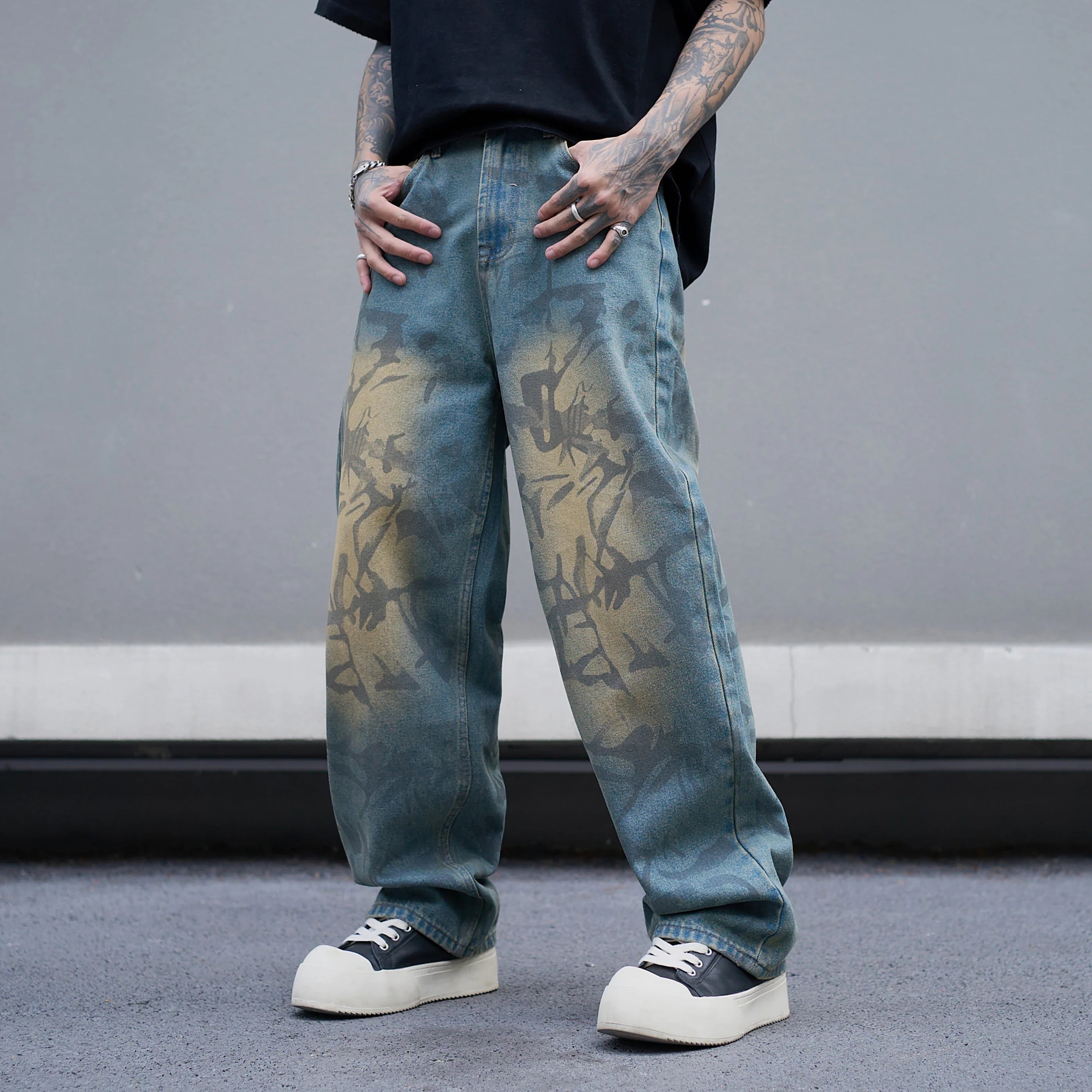 Stylish Rock N Roll Loose Fitting Washed Jeans