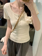 T-Shirt mit süßem Blumenmuster und Patchwork-Spitze
