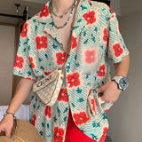 Buntes Strandhemd mit hawaiianischem Blumenmuster