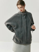 Leichte Strickjacke mit Stehkragen und dickem Reißverschluss