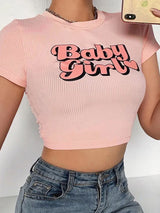 Pinkfarbenes, figurbetontes Crop-Top im Y2K-Stil