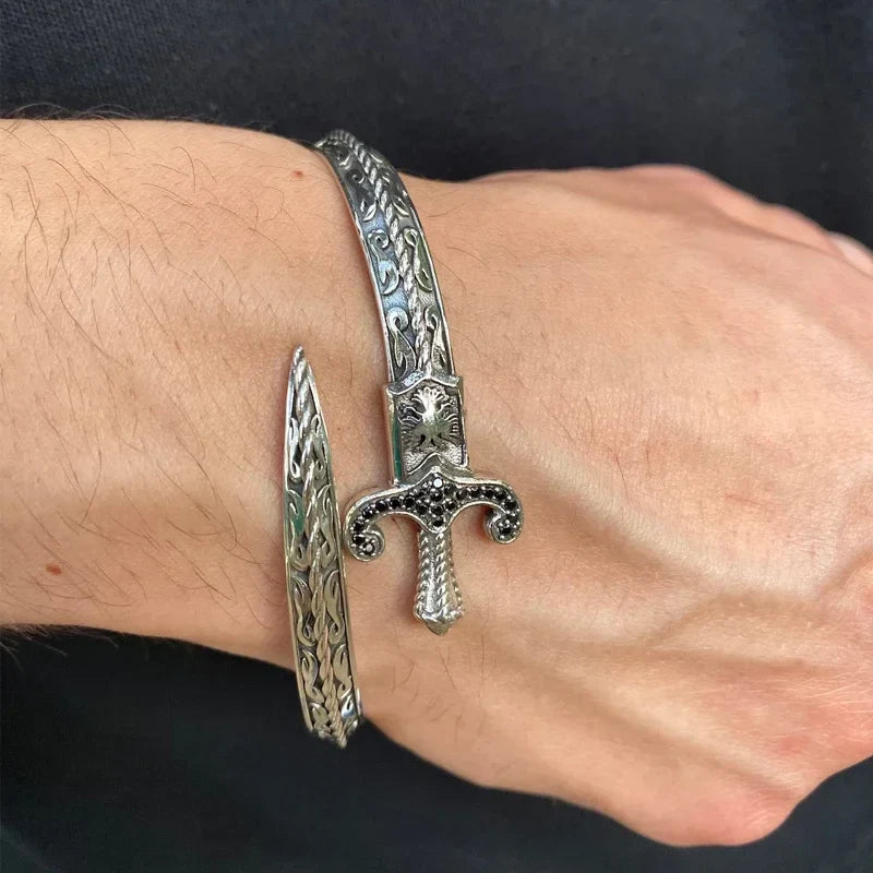 Exquisite Carving Retro Pattern Zirconia Bracelet