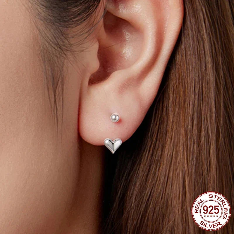 Elegante asymmetrische Herzohrringe aus Sterlingsilber