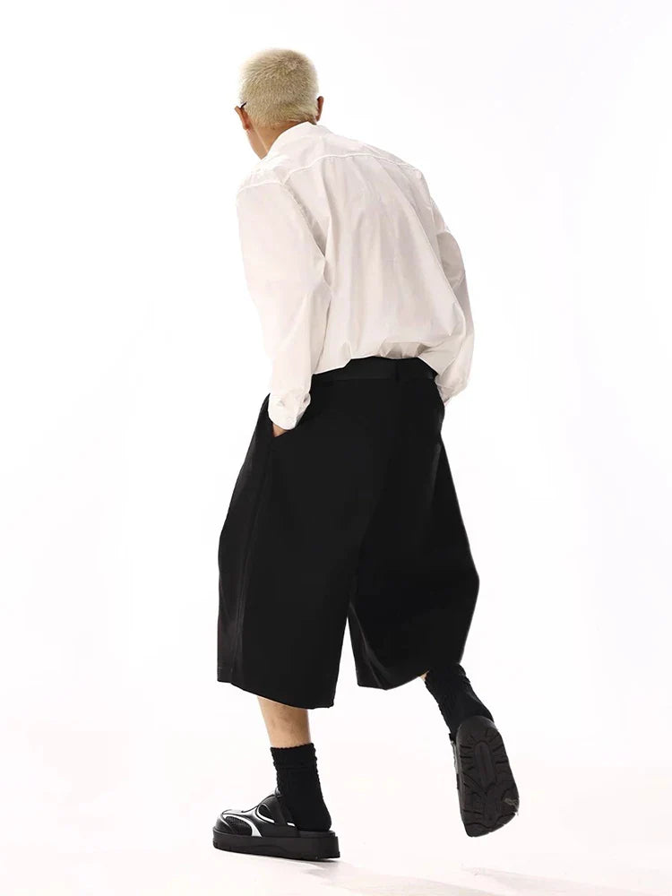 Modische schwarze Herren-Shorts mit weitem Bein