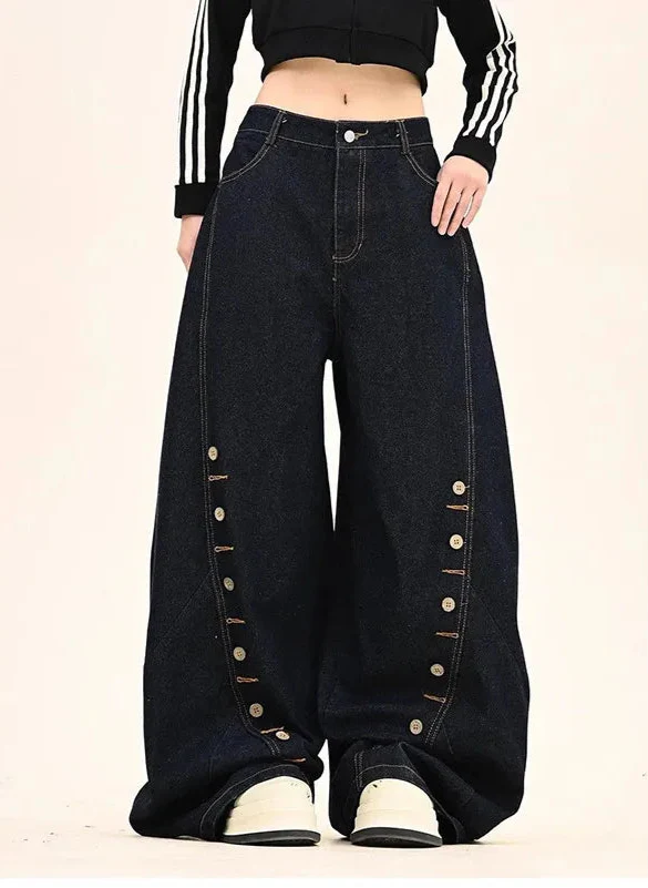 Isolierte High-Waist-Jeans mit weitem Bein im 90er-Jahre-Stil