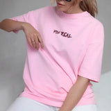 Süßes T-Shirt im russischen Retro-Stil mit Herzbuchstaben