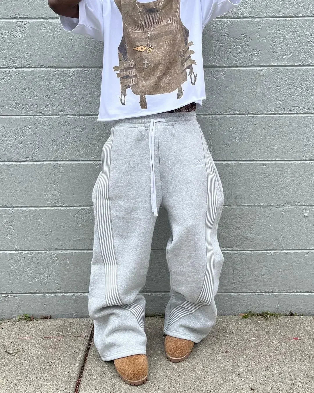 Jogginghose mit Camouflage-Muster, grau, bestickt