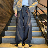 Attraktive, einfarbige Jeans mit Ziernähten