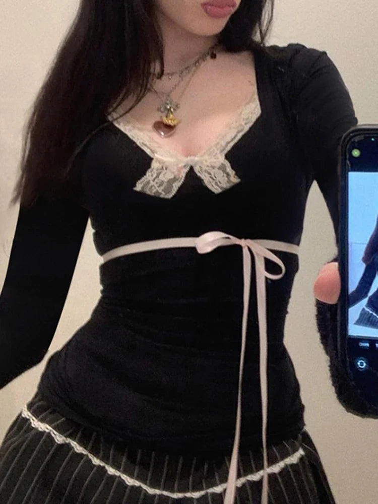 귀여운 밴디지 레이스 트림 딥 티셔츠
