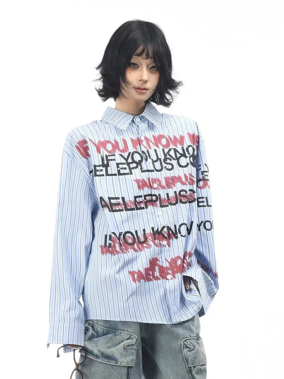 Y2K Herbst-Shirt mit kontrastierendem Streifen- und Buchstabenprint