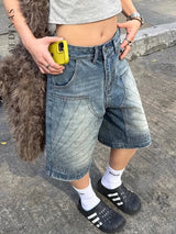 Short en jean bleu délavé arrivant au genou