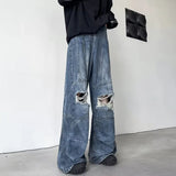 Trendige Jeans mit weitem Bein und Löchern