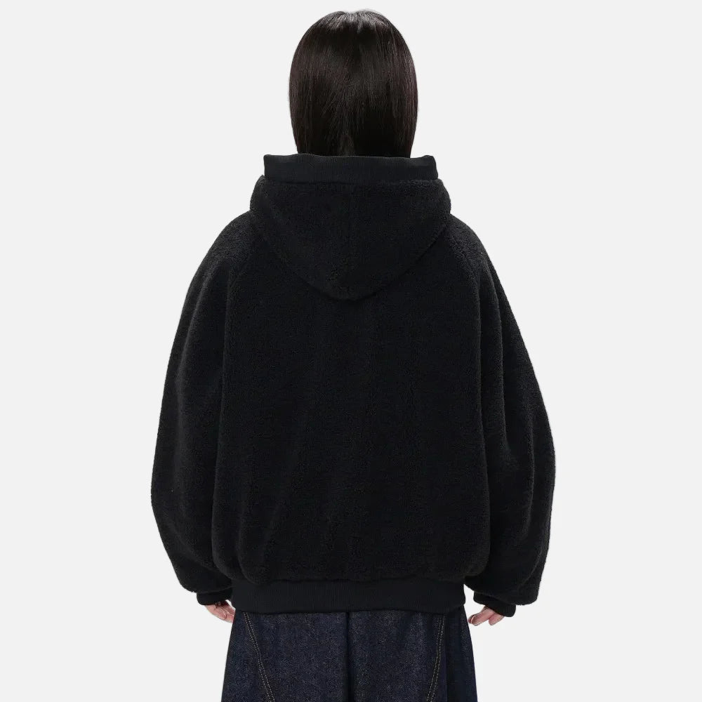 Schwarze Steppjacke mit Kapuze aus weichem Fleece