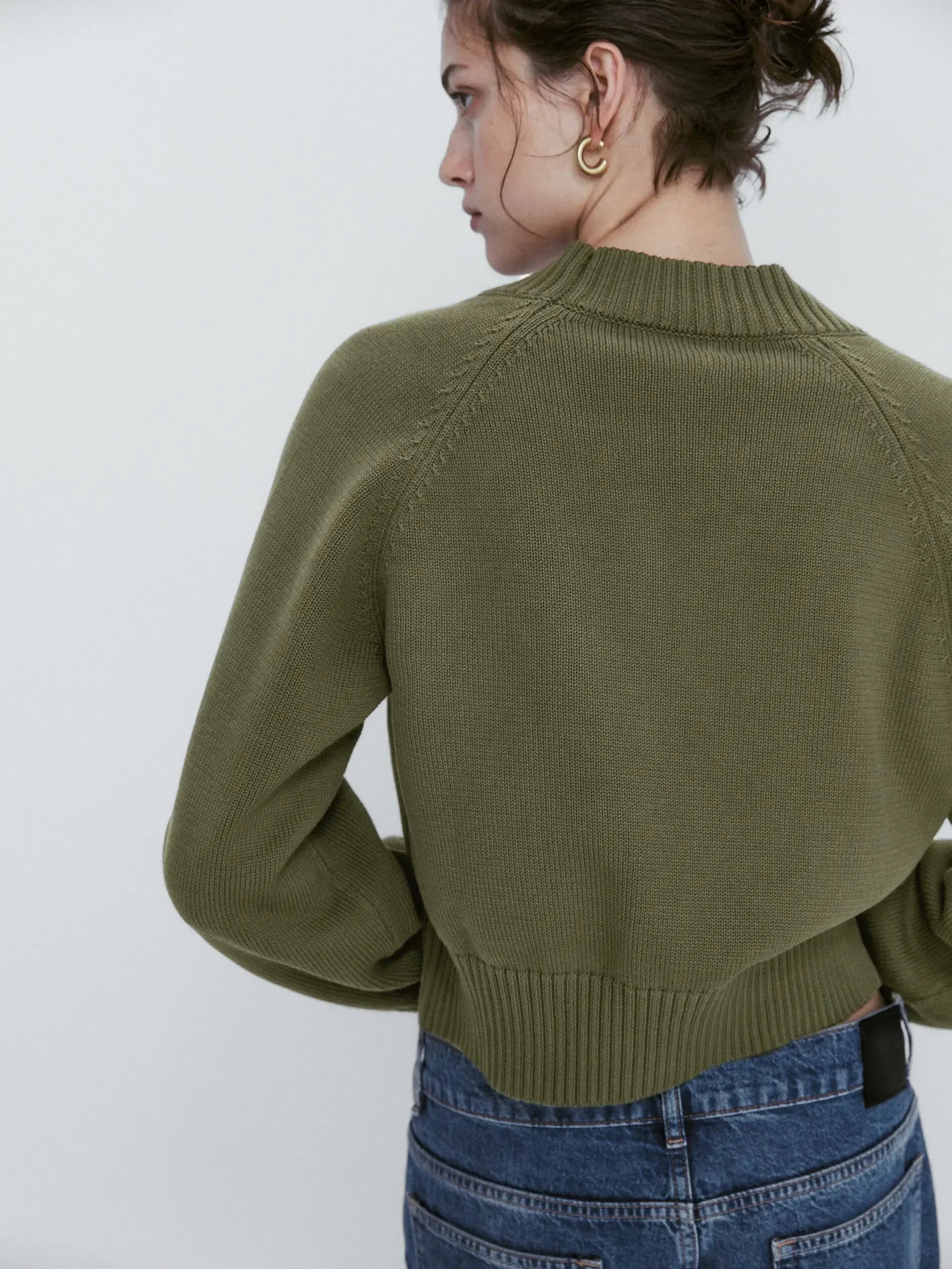 Ätherisch grüner, lässiger Cardigan mit V-Ausschnitt in schmaler Passform