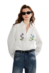 Weiße Damenbluse mit Blumenstickerei 