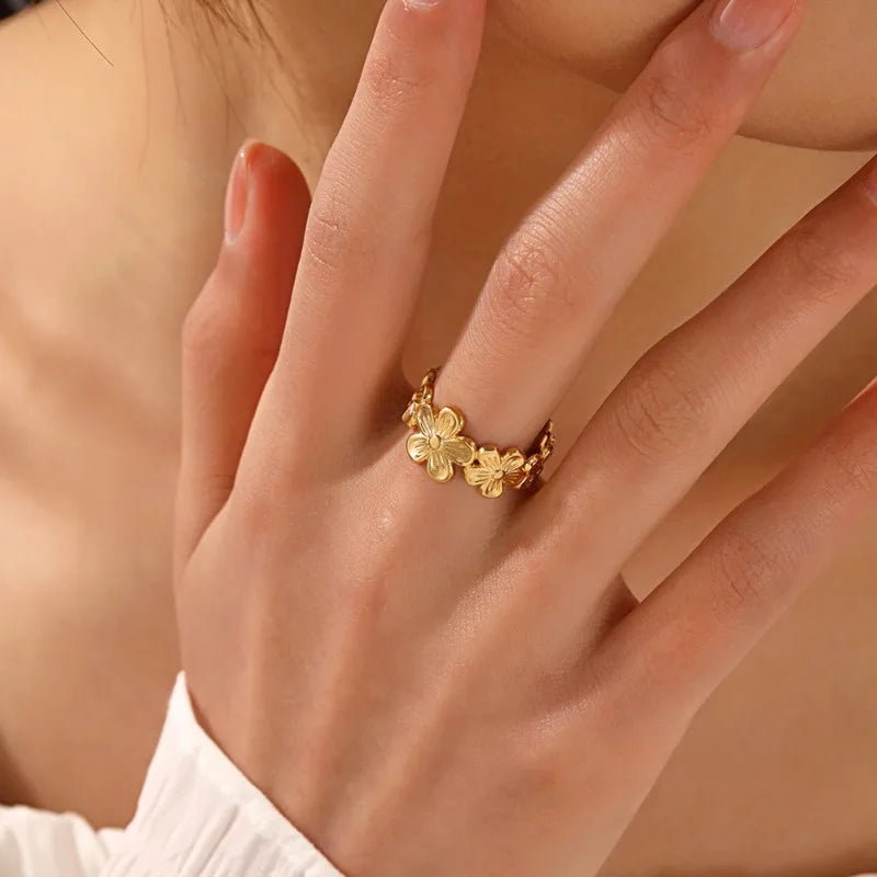 Y2K Adjustable Gold Floral Ring
