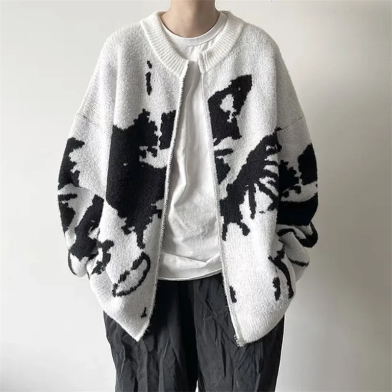 Gemütlicher Strickcardigan mit kontrastfarbenen Einsätzen und Reißverschluss