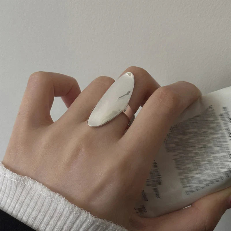 Minimalistischer Schmuck – Geschenk: Silberner geometrischer Ring