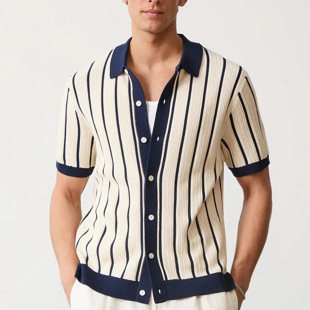 Stilvoller gestreifter Strick-Polo-Cardigan