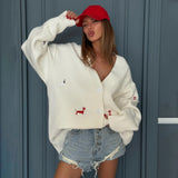 Weiche, bestickte Strickjacke mit Dackelmotiv