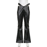 Gothic-Lederhose mit hohem Bund und Metallgürtel