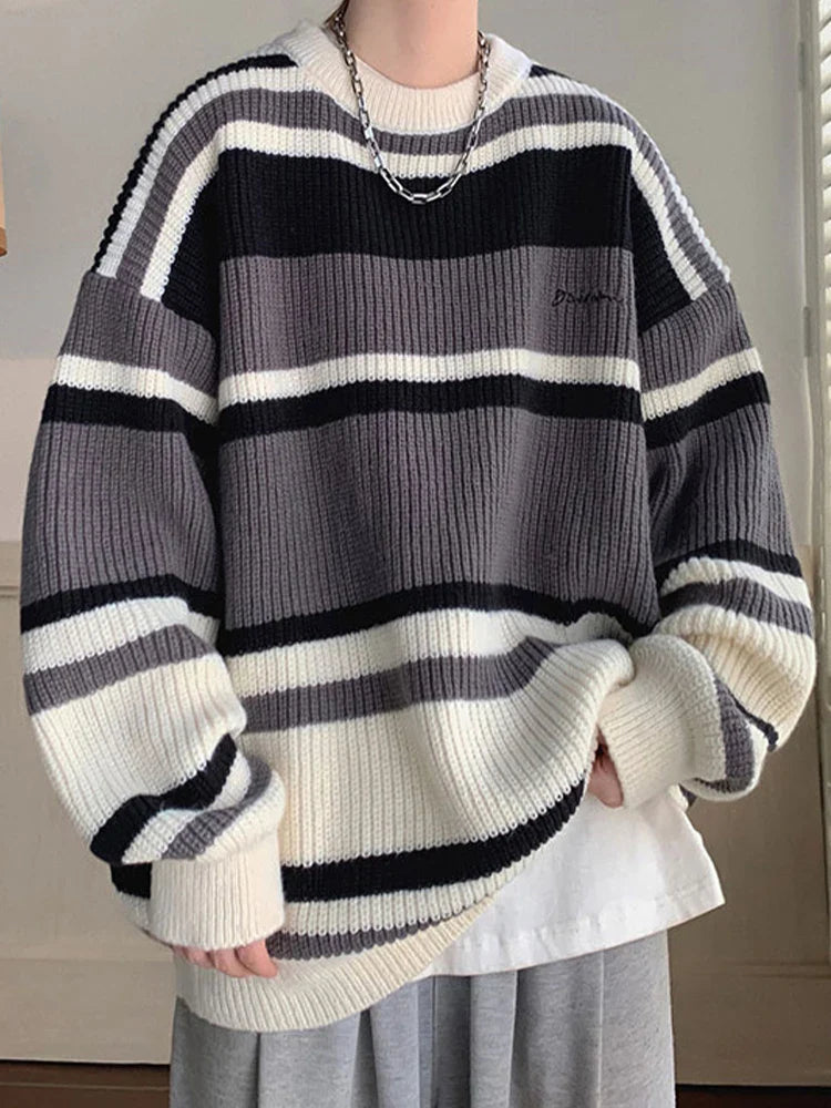 Weicher Jungen-Retro-Streifenpullover