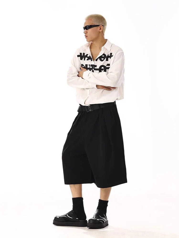 Modische schwarze Herren-Shorts mit weitem Bein