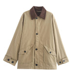 Schicke, minimalistische Jacke mit gespleißtem Revers