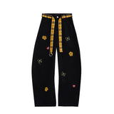 Isolierte Jeans im koreanischen Stil mit weitem Bein und gebogenem Schnitt