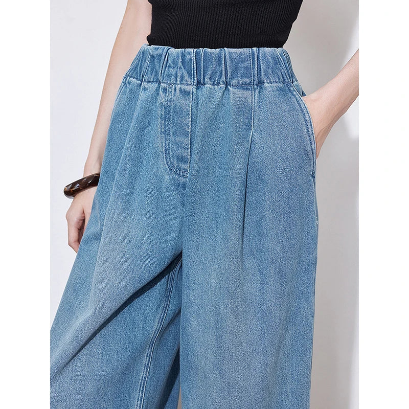 Jeans mit elastischem Bund und weitem Bein