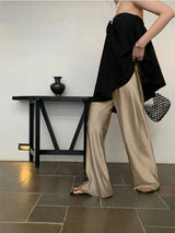 Satinhose mit weitem Bein