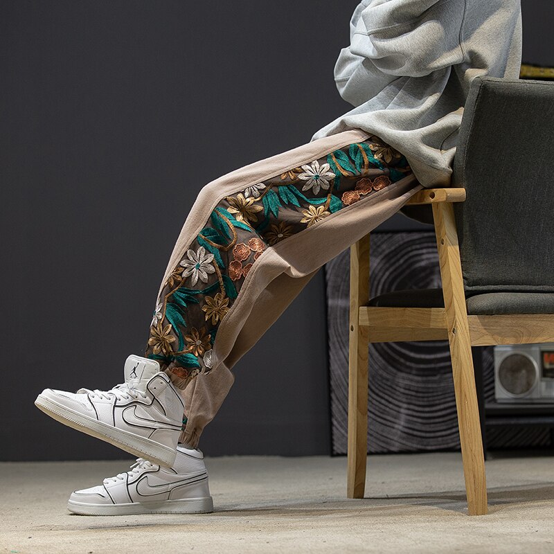 Jogginghose mit Blumenstickerei