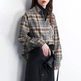 Elegante Bluse im Retro-Karo-Design