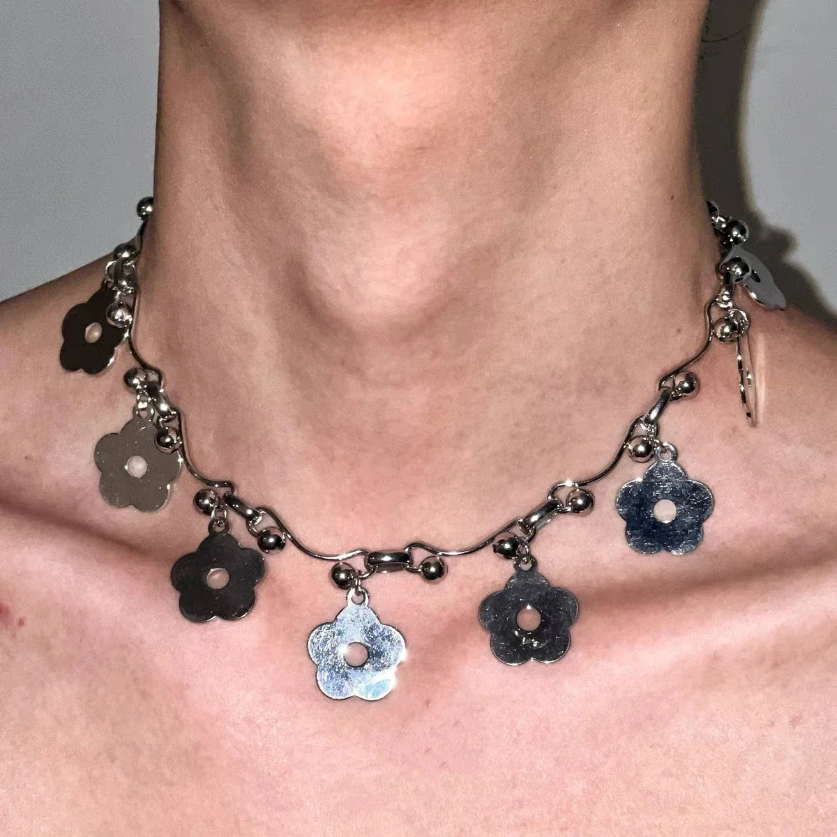 Grungy Flower Pendant Choker Necklace