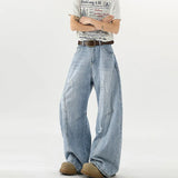 Koreanischer Stil: Zerrissene, lockere Jeans von der High Street