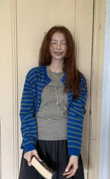 Koreanische Streetwear: Stylischer Streifencardigan