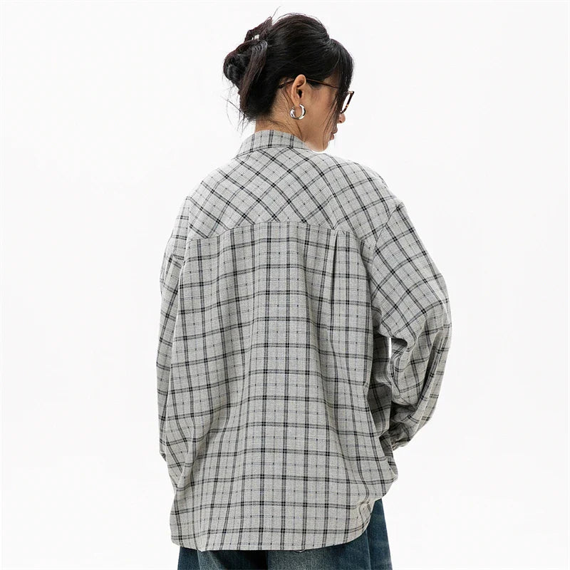 Elegante graue Bluse mit Karomuster, langes Hemd