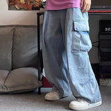 Perfekt sitzende, lockere Retro-Jeans mit weitem Bein.